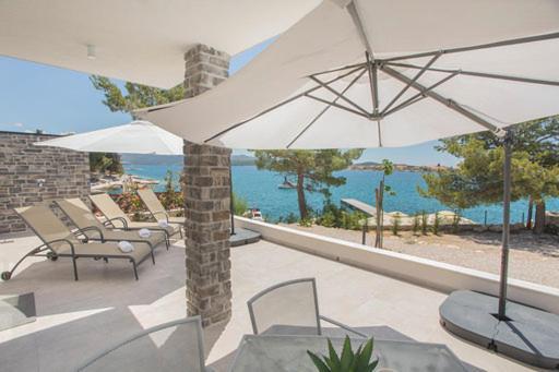 Casa de 2 dormitorios con terraza y vistas al mar