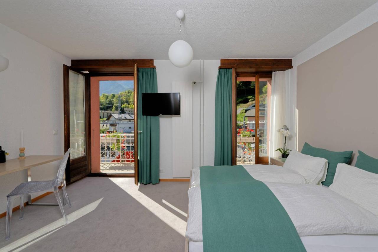 Double or Twin Room with Mountain View
