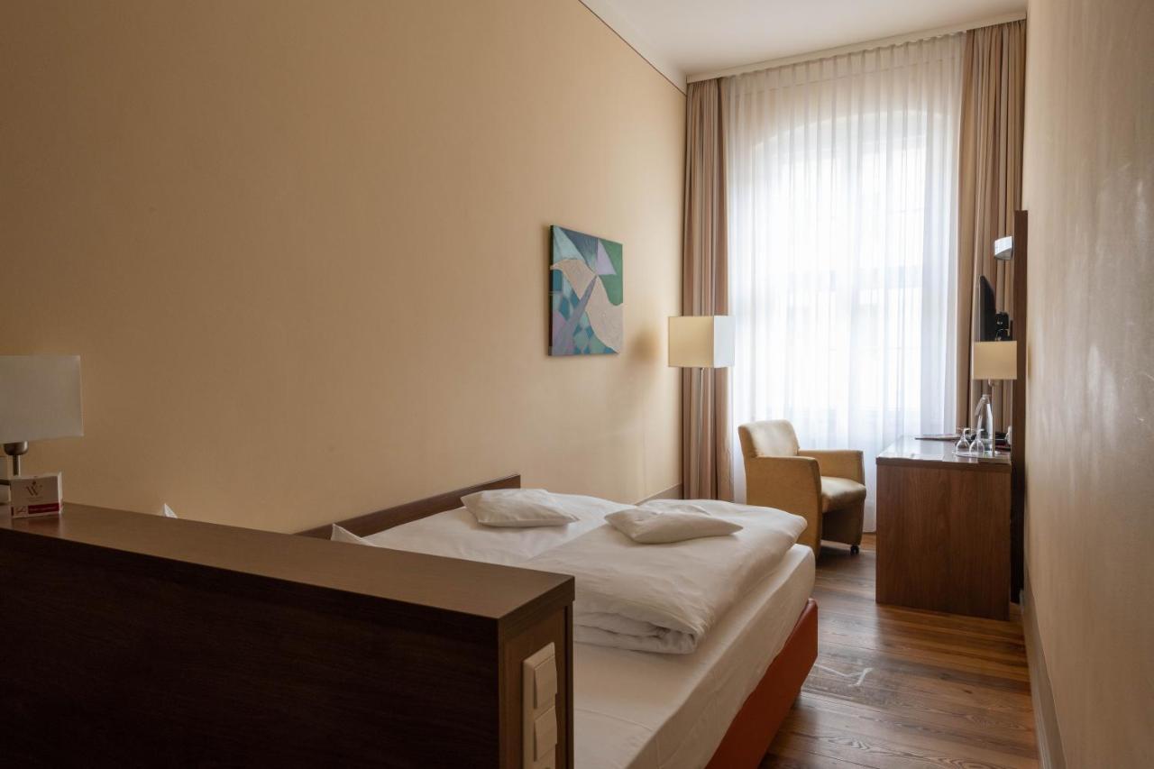 Small Double Room,1002246600:JPEG
