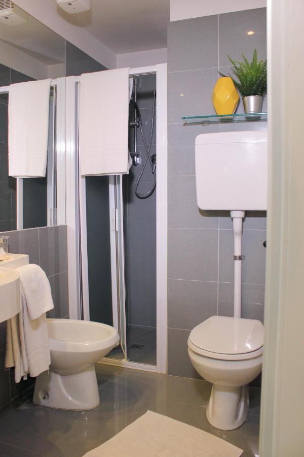 Small Double Room,1118476938:JPEG