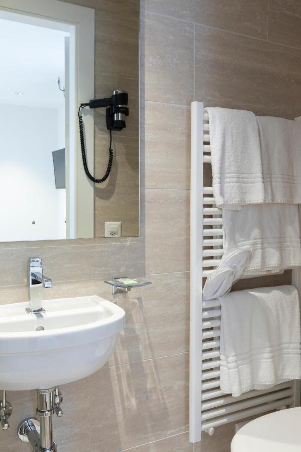 Small Double Room with Street View