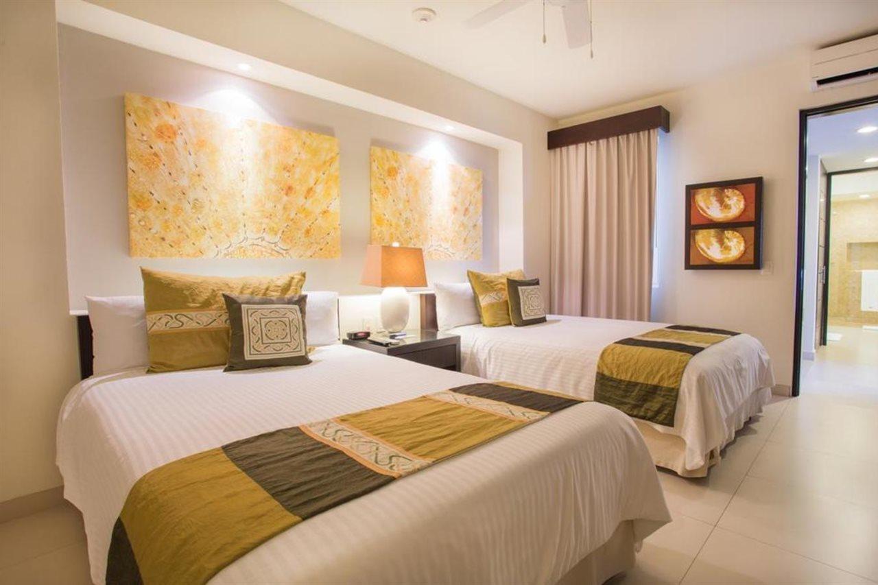 One-Bedroom King Room Two Double Beds Balcony or Terrace Kitchen