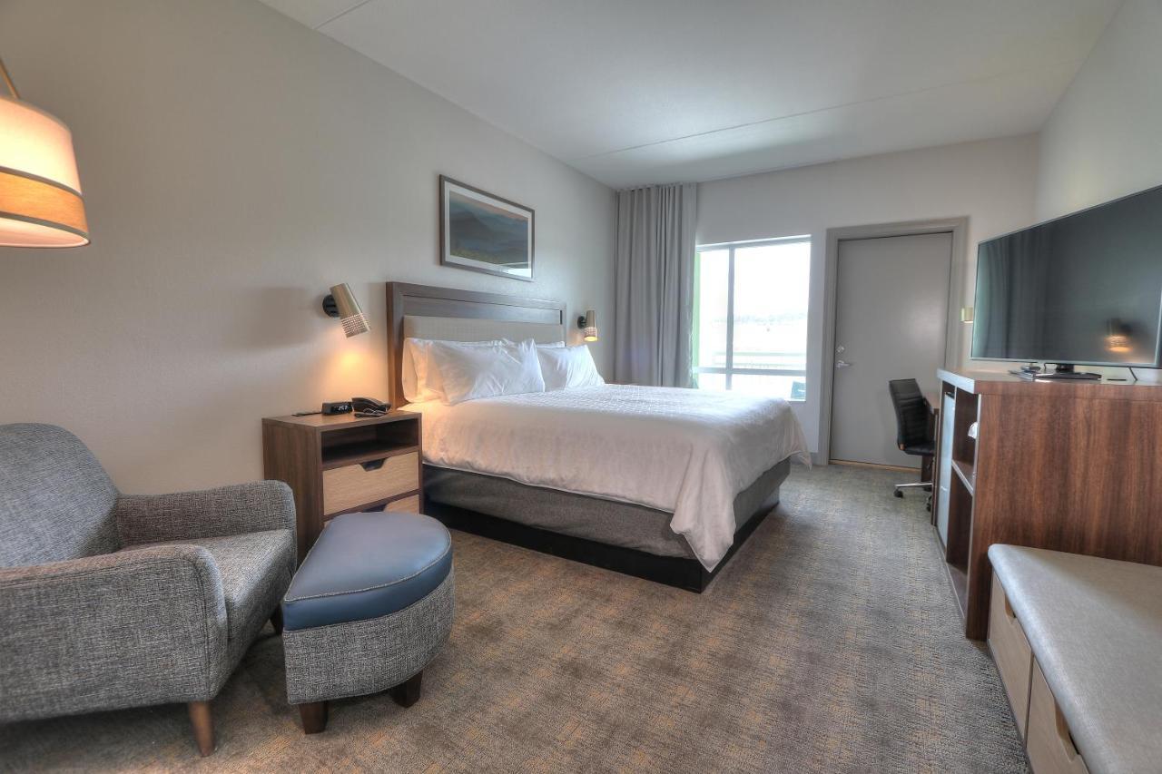 King Room with River Balcony and High Floor - Non-Smoking