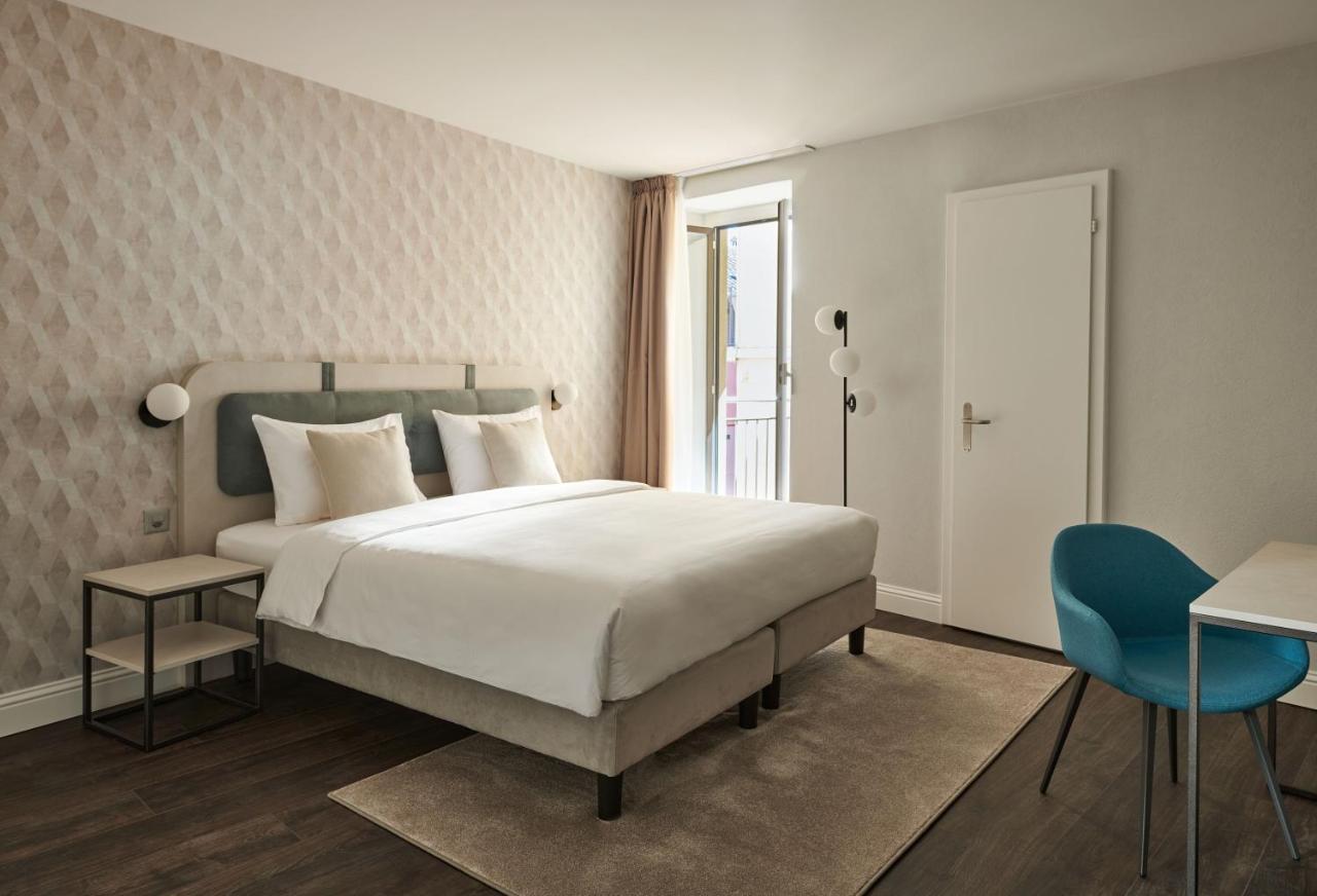 Garten-Doppelzimmer mit Kingsize-Bett und Balkon