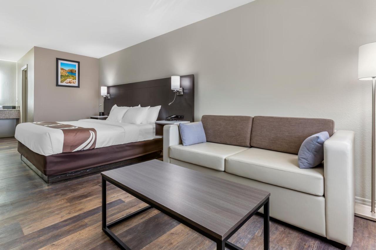 King Room with Roll In Shower - Accessible/Non-Smoking