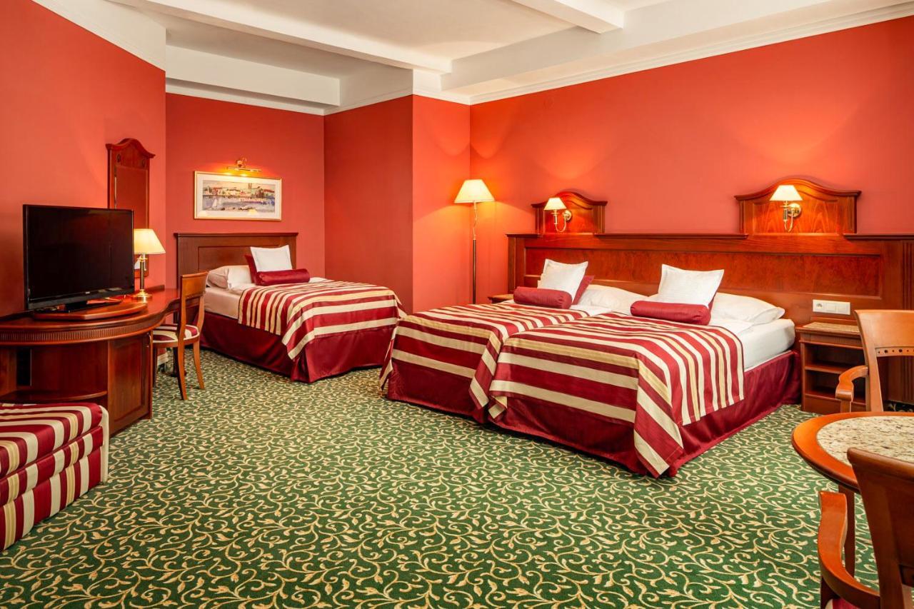 Chambre Triple Supérieure avec Accès au Centre de Bien-Être et à la Salle de Sport