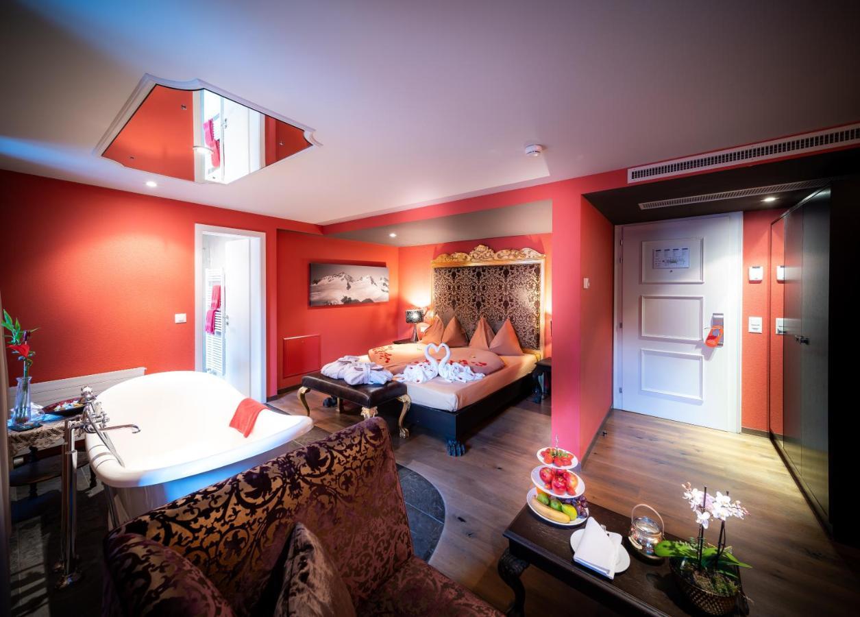 Honeymoon Suite