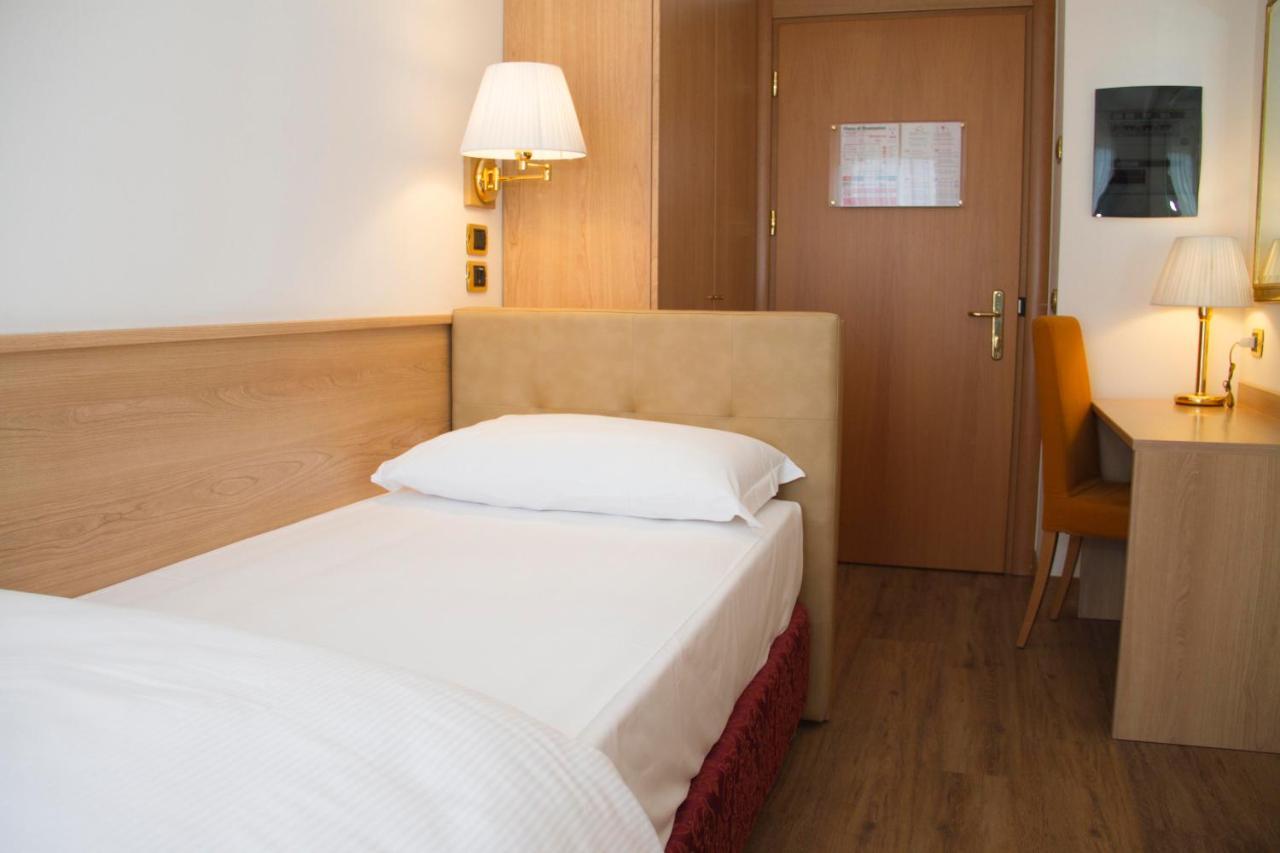 Standard Single Room,1163072199:JPEG