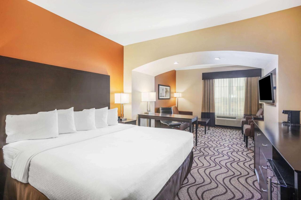 1 King Bed, One-Bedroom Suite, Non-Smoking