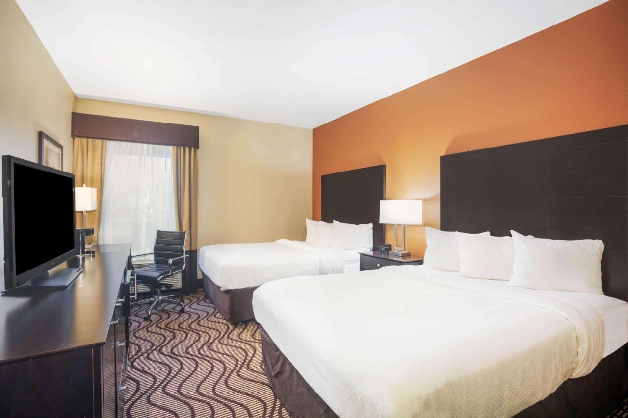 Queen Room with Two Queen Beds and Roll-In Shower - Mobility/Hearing Accessible - Non-Smoking