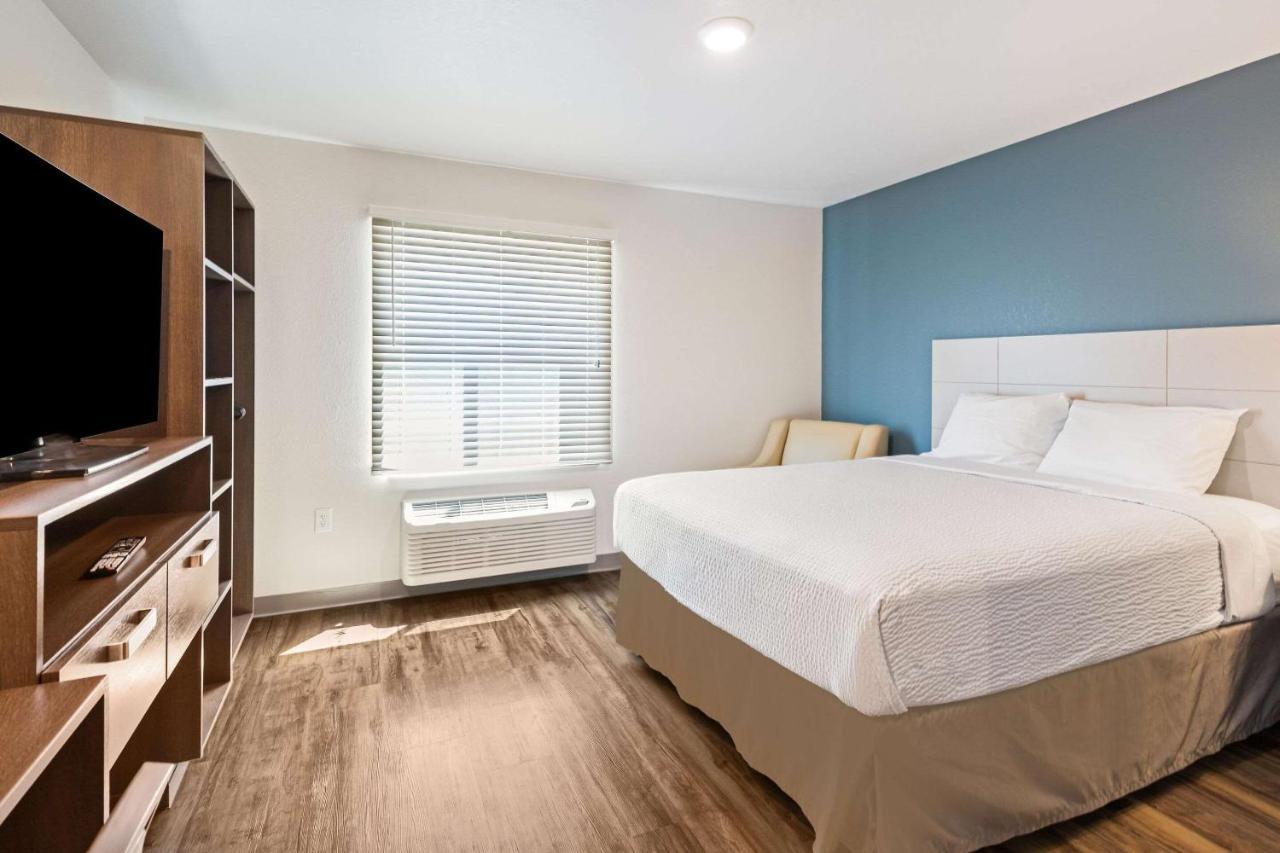 Queen Room  with Roll-In Shower - Disability Access/Non-Smoking