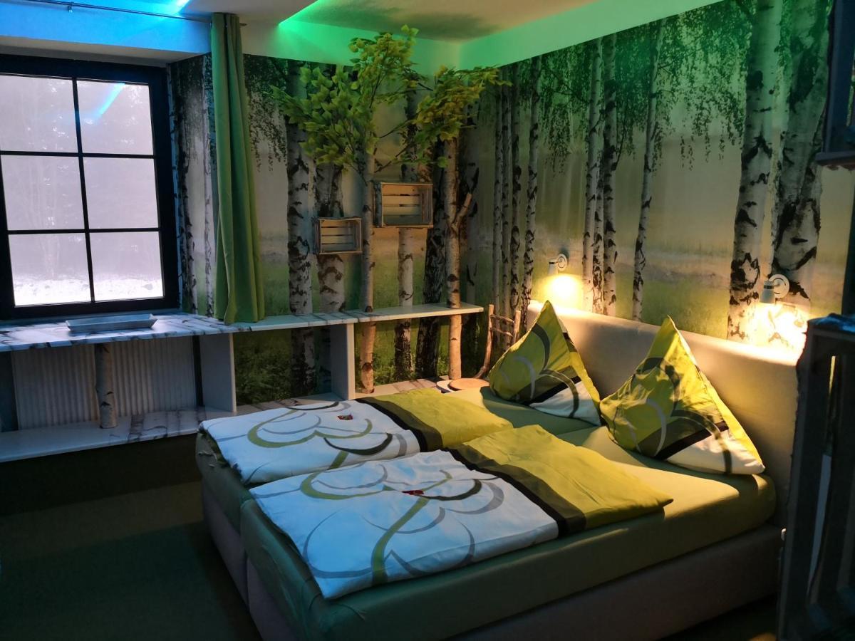 Queen Room,1010742643:JPEG