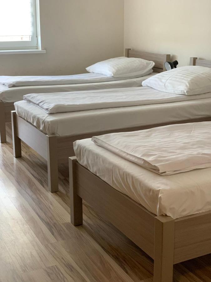 Dreibettzimmer mit Gemeinschaftsbad