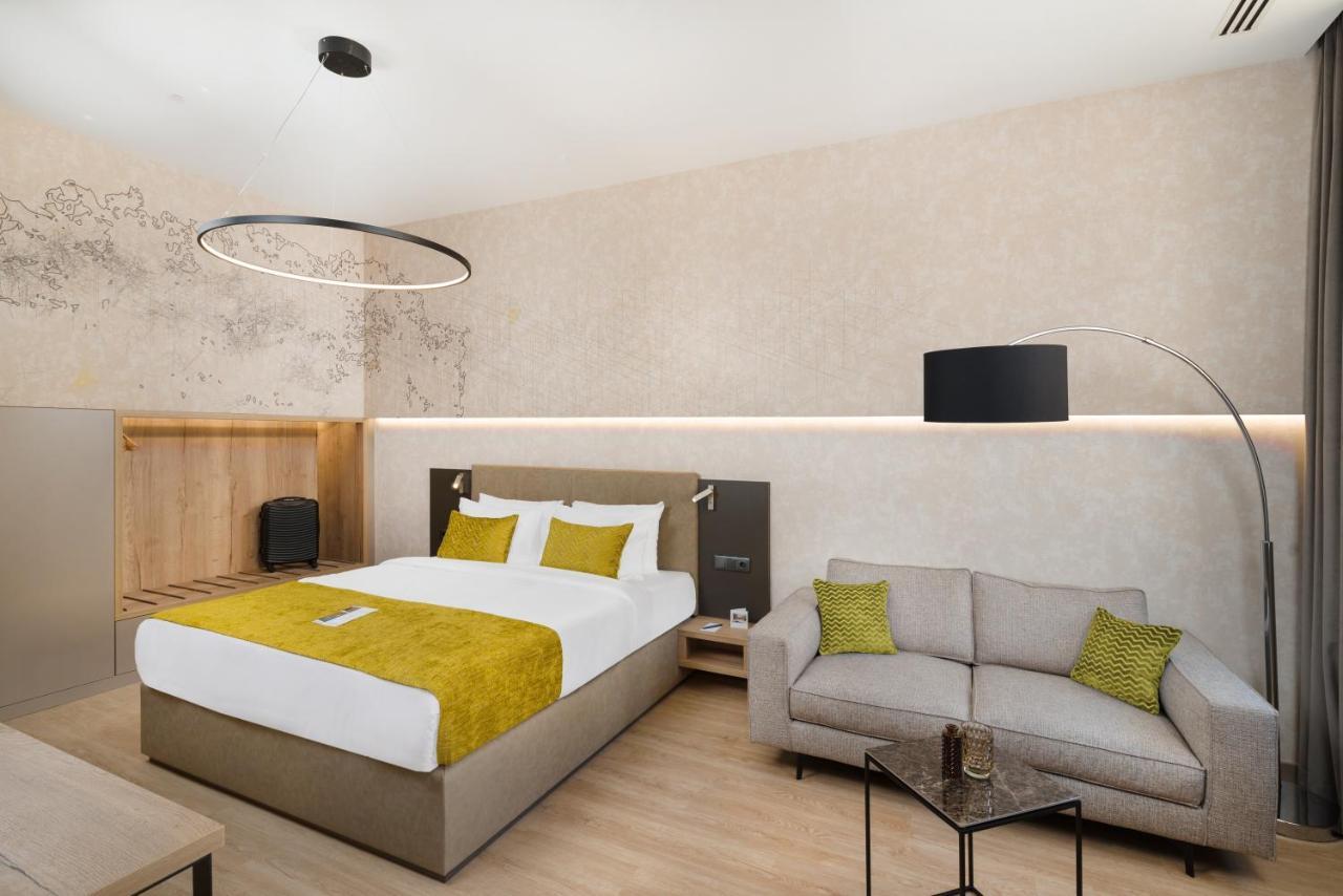 Deluxe Double Room Street View