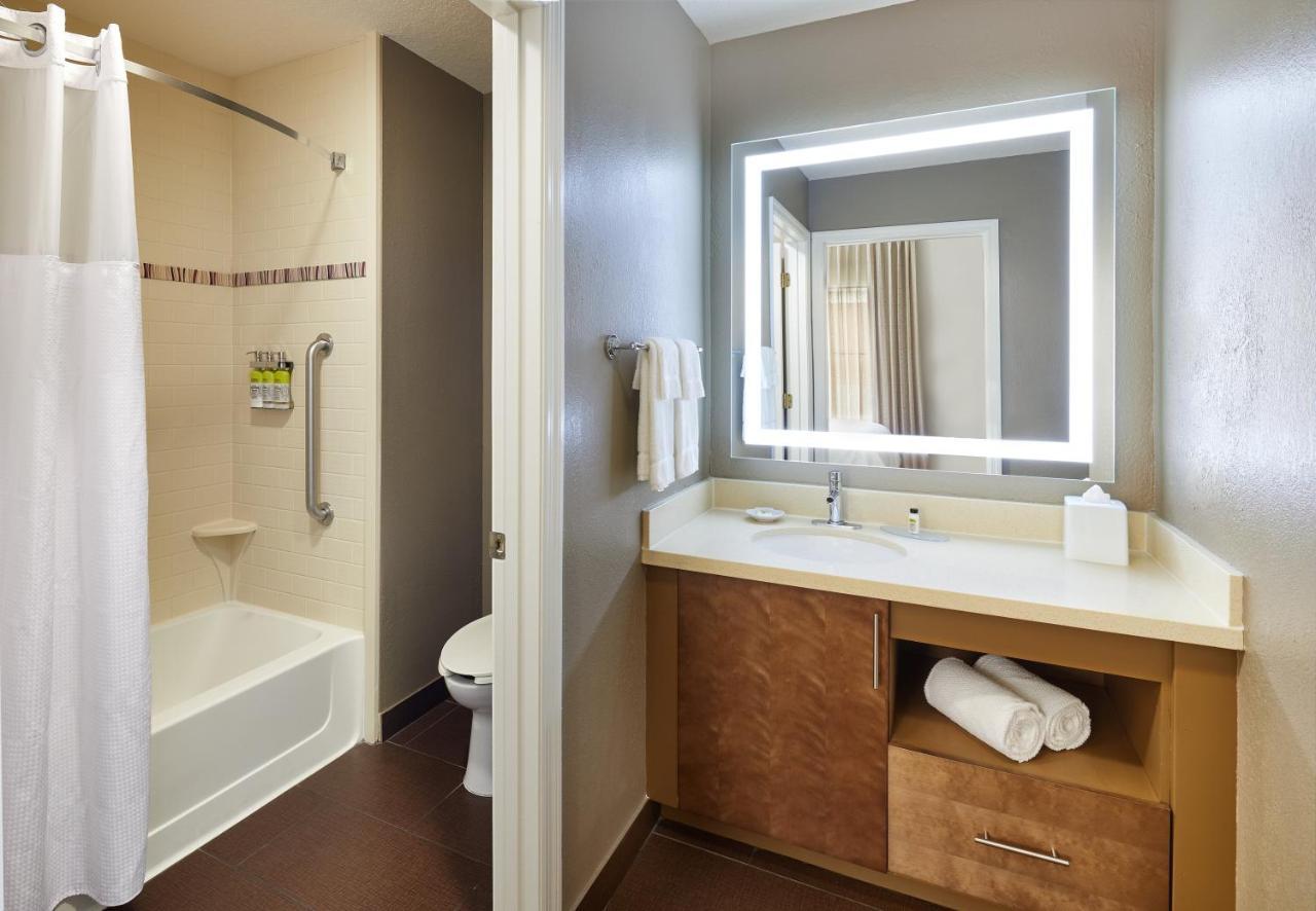 One-Bedroom Suite with Two Queen Beds