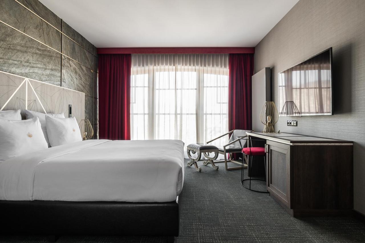 Executive Suite,1009083064:JPEG