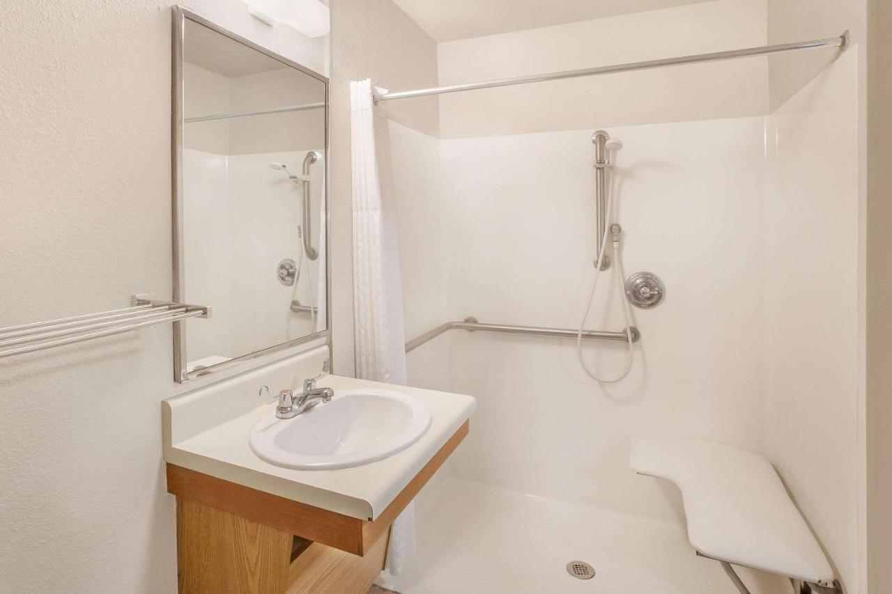 Standard Double Room Roll Shower Disability Access or Non-Smoking