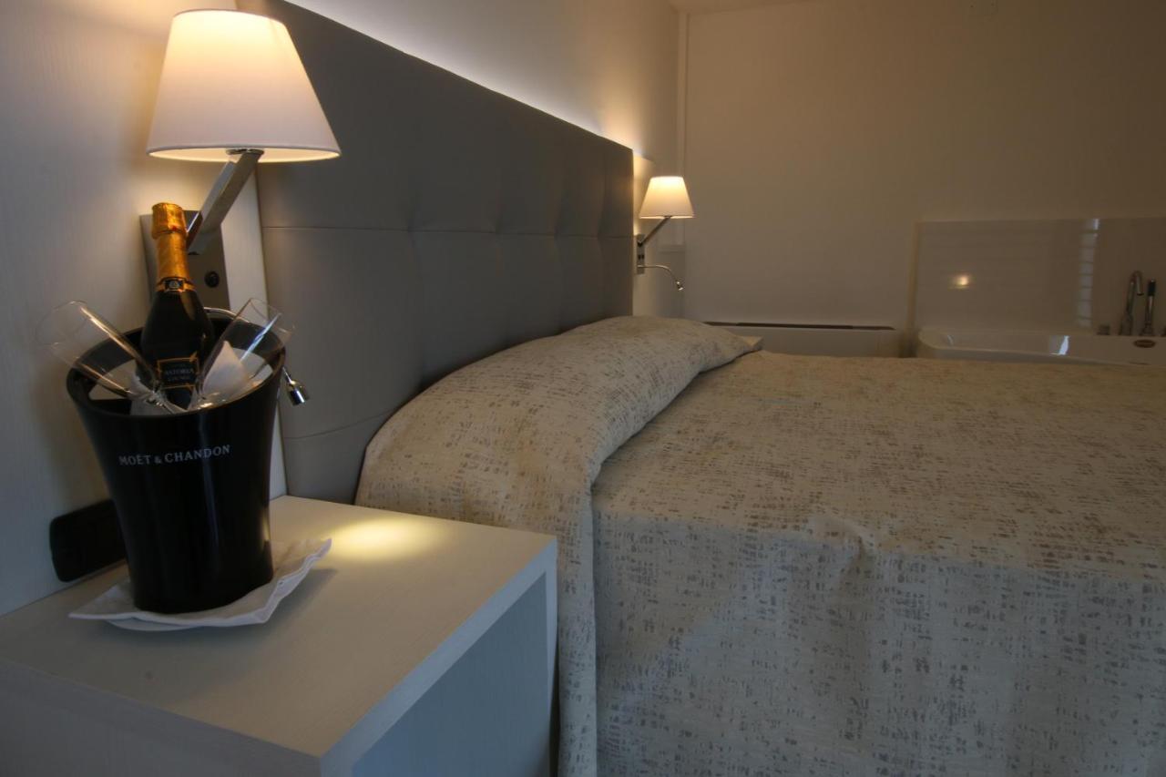 Deluxe Suite Spa Bath