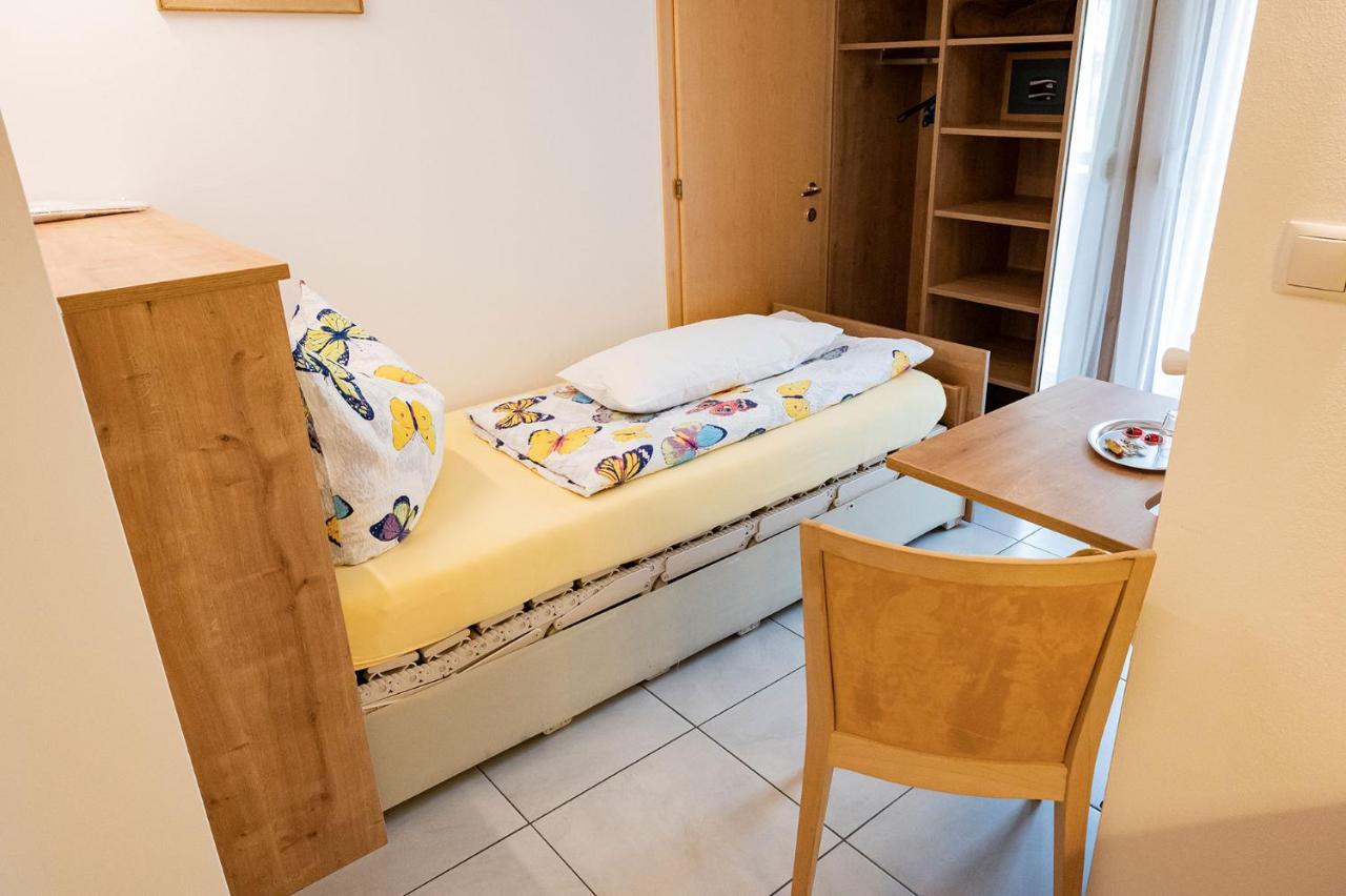 Single Room,1015201642:JPEG