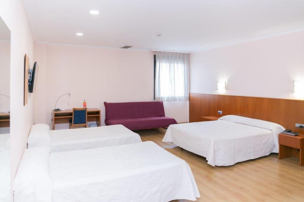 Family Room,1015218934:JPEG