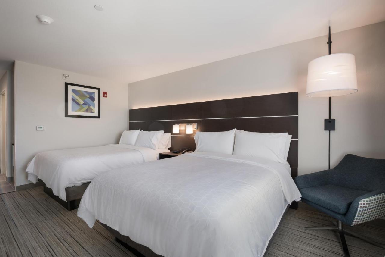 Standard Room with Two Queen Beds