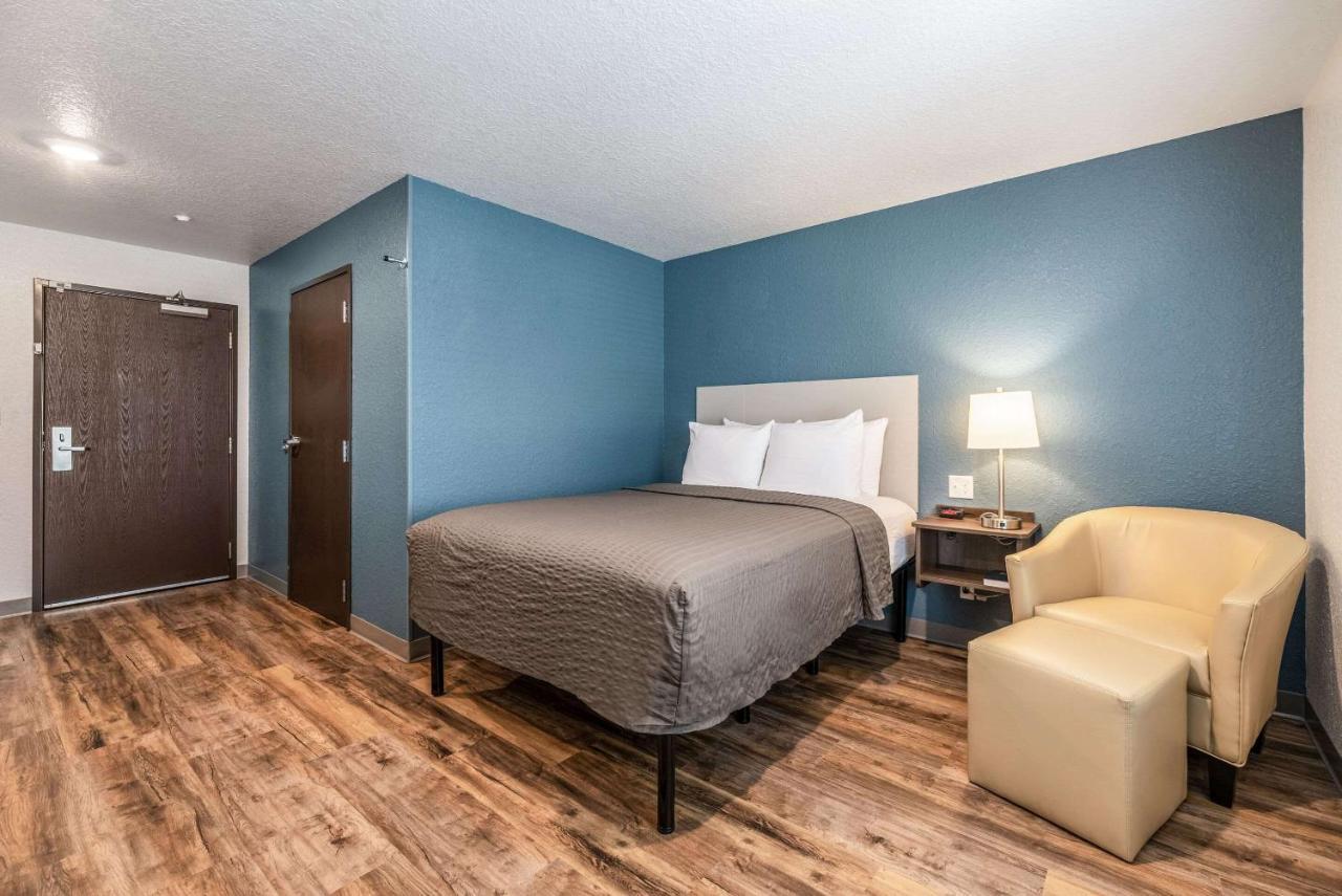 Queen Room - Accessible/Non-Smoking