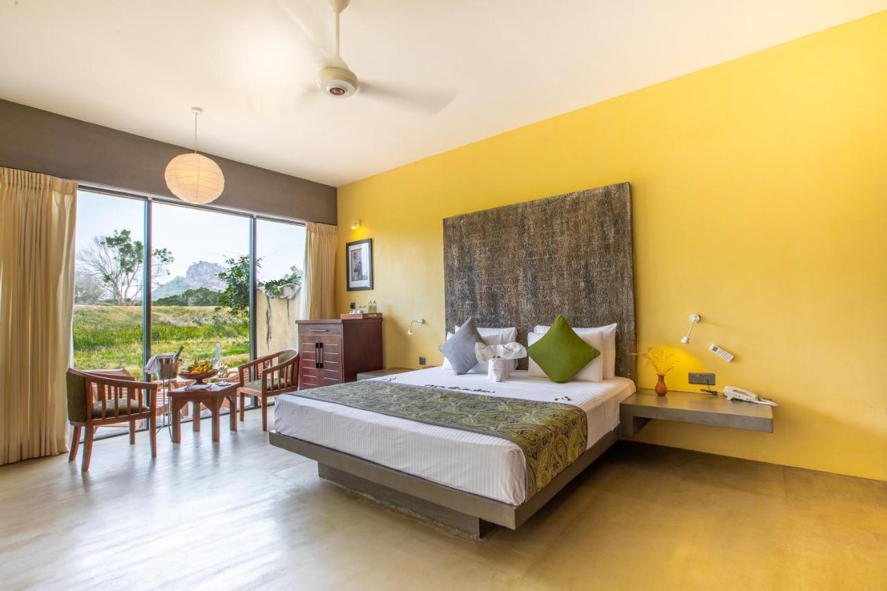Deluxe King Suite