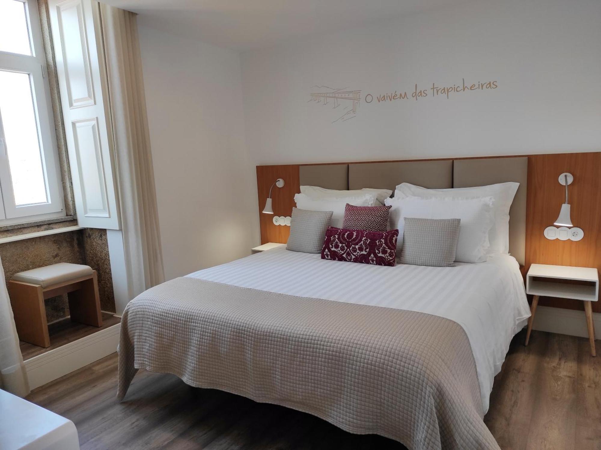 Deluxe Double Room,777818443:JPEG