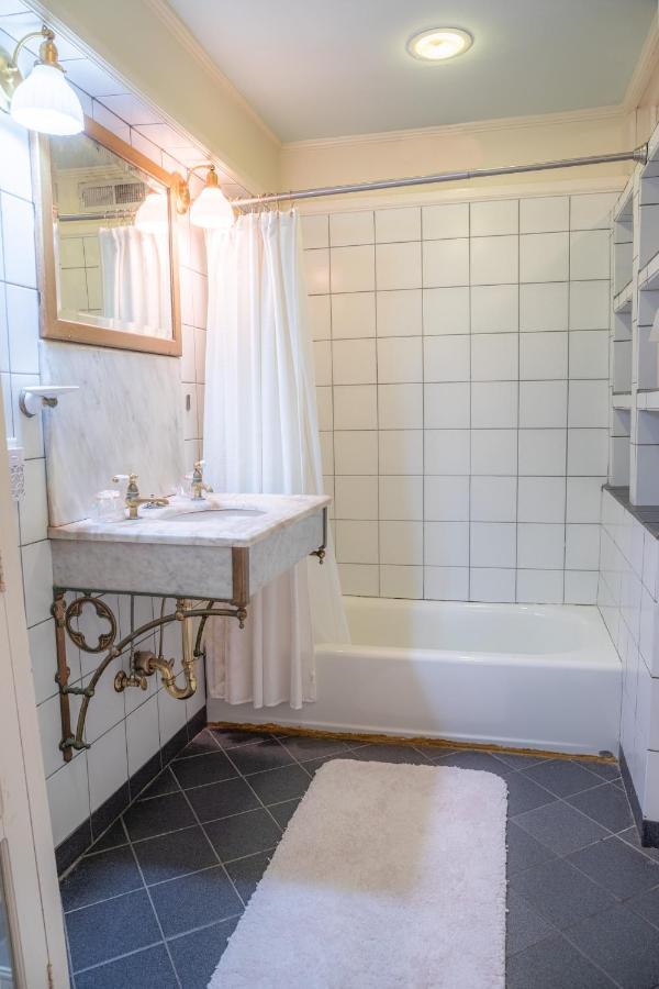 Queen Suite