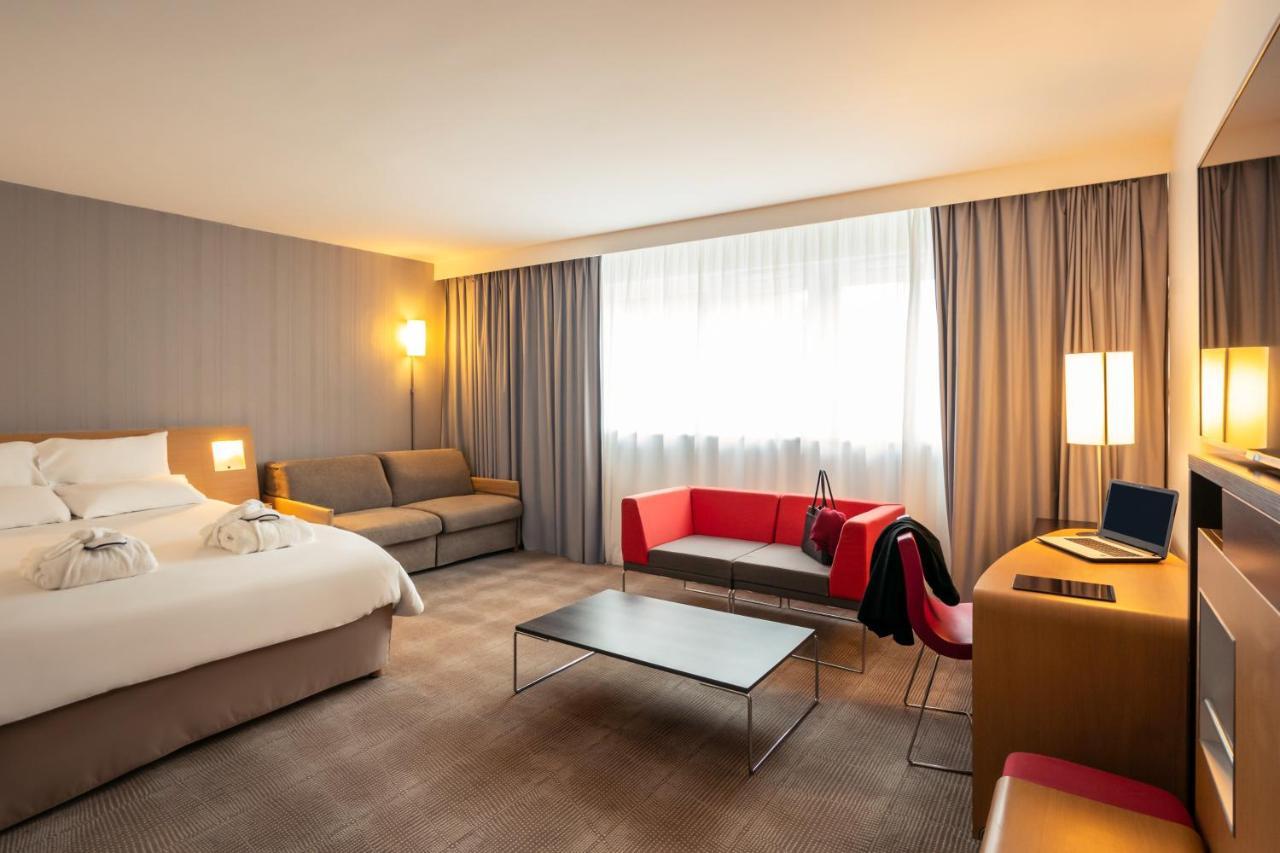 Standard Suite with 1 double bed and 2 sofas,1023875911:JPEG