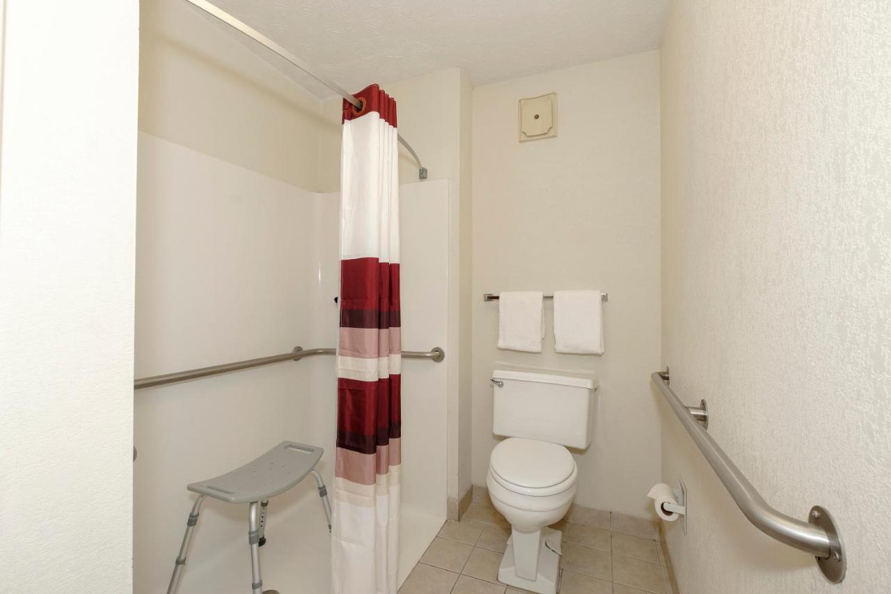 Superior King Room Disability Access Roll Shower Non-Smoking