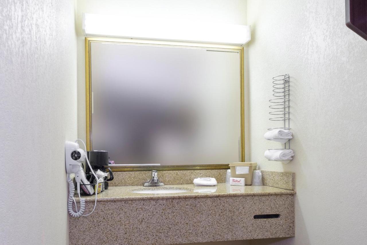 Superior King Room Disability Access Roll Shower Non-Smoking