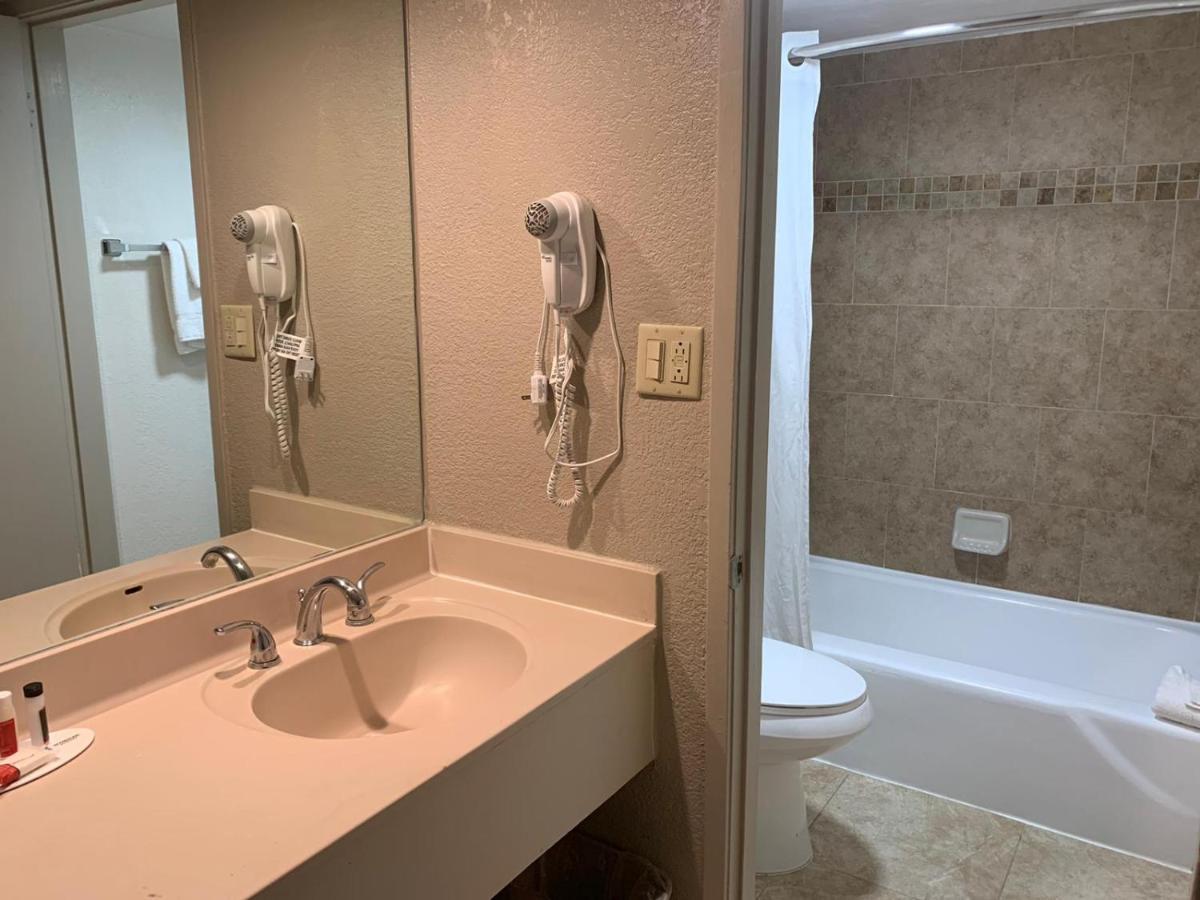 Superior 2 Queen Beds Poolview Inn Room