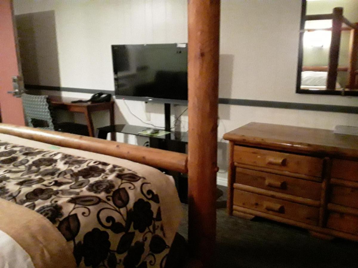 Standard Queen Room