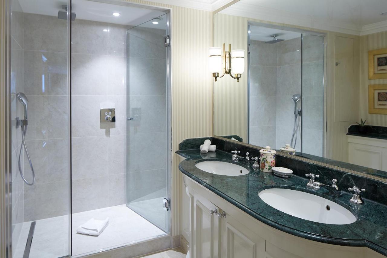 Superior One Bedroom Apartment