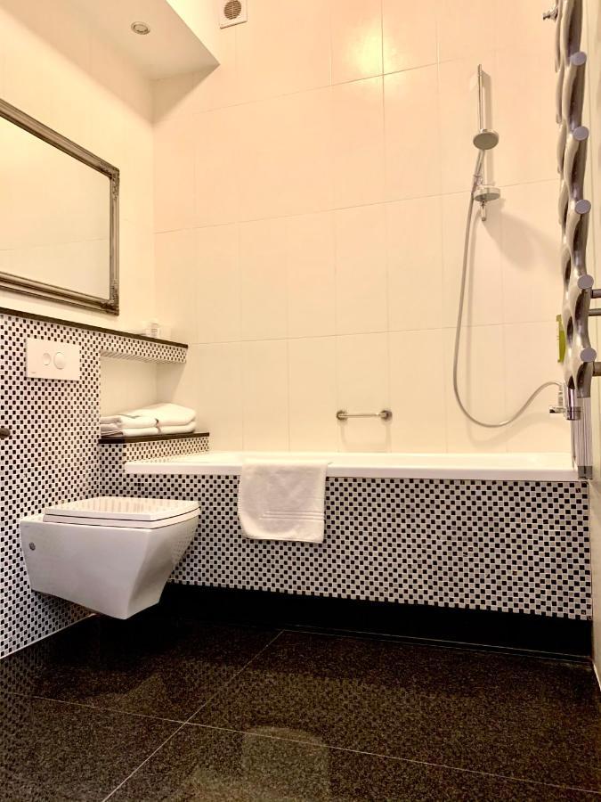 Studio Apartment with King Bed