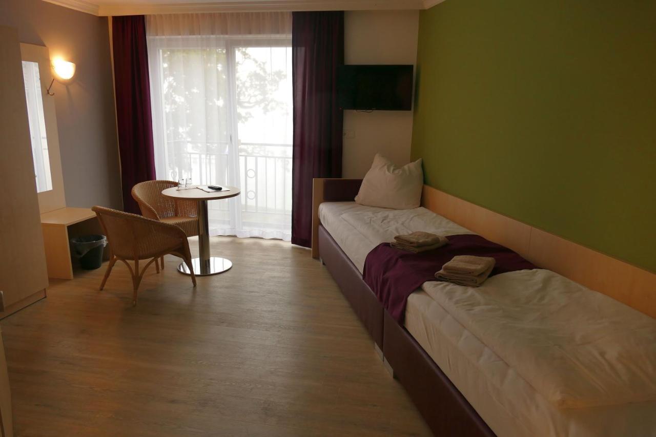 Doppel-/Zweibettzimmer mit Seeblick