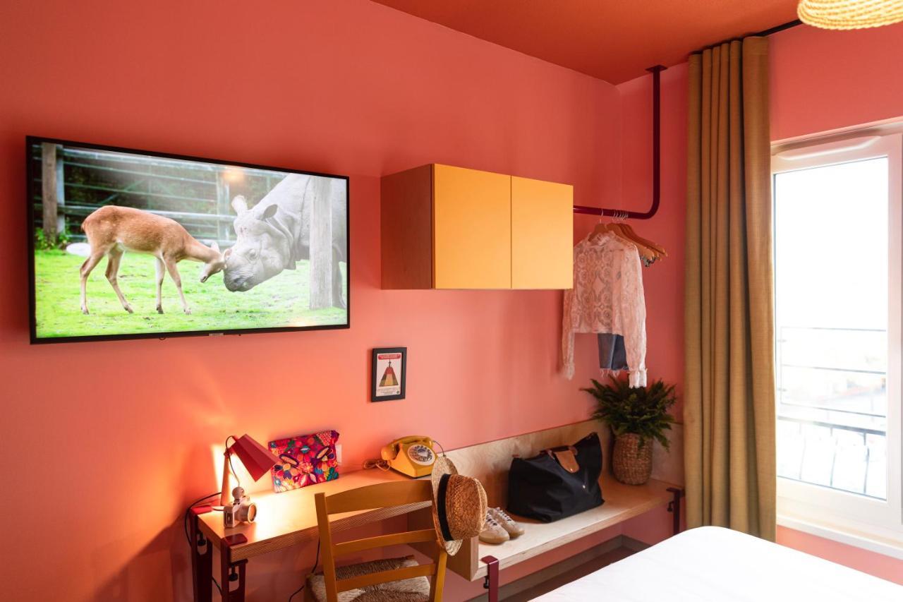 Hola Room