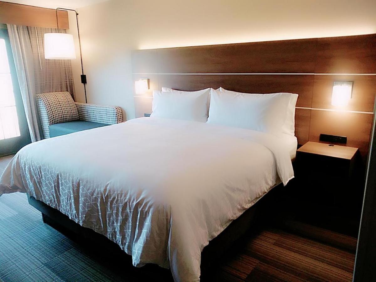 Standard King Room with City View
