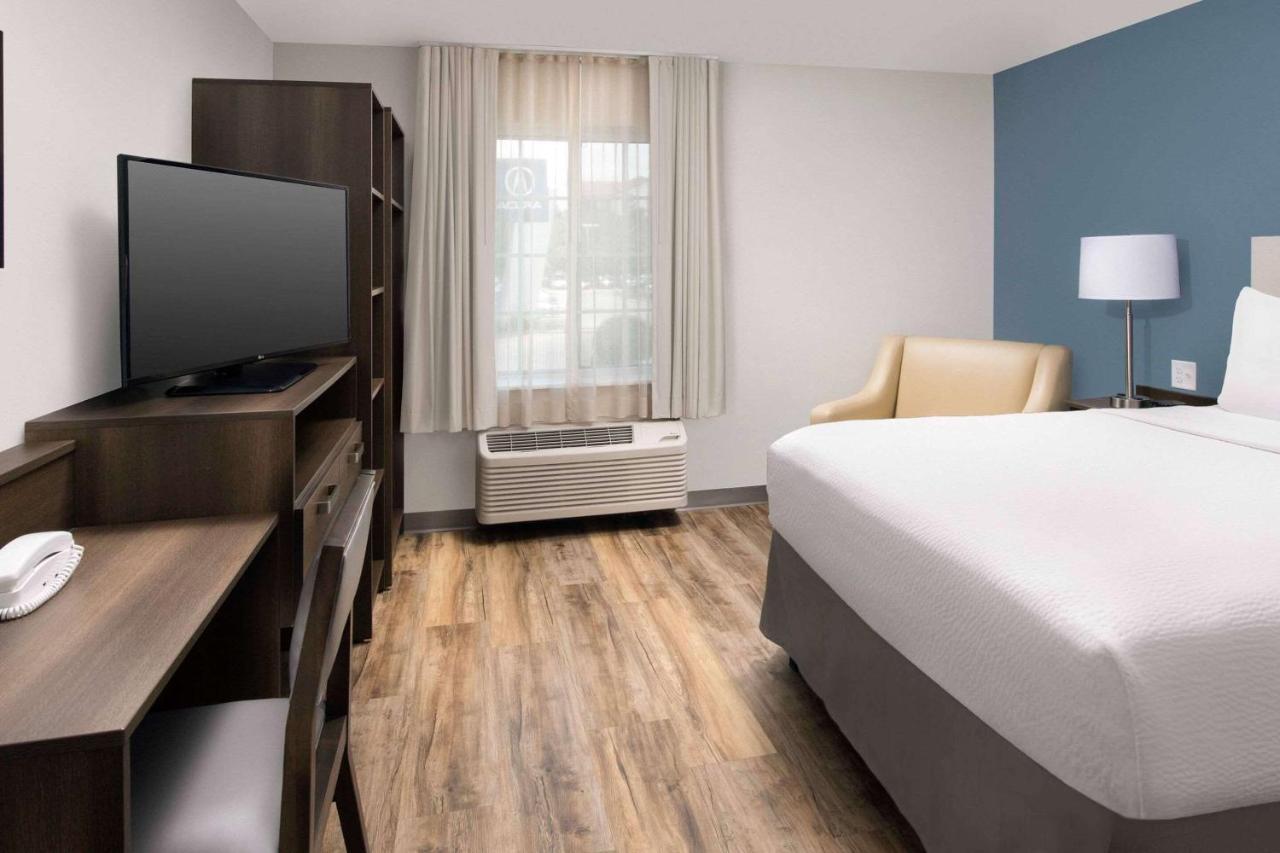 Queen Room Roll Shower Disability Access or Non-Smoking