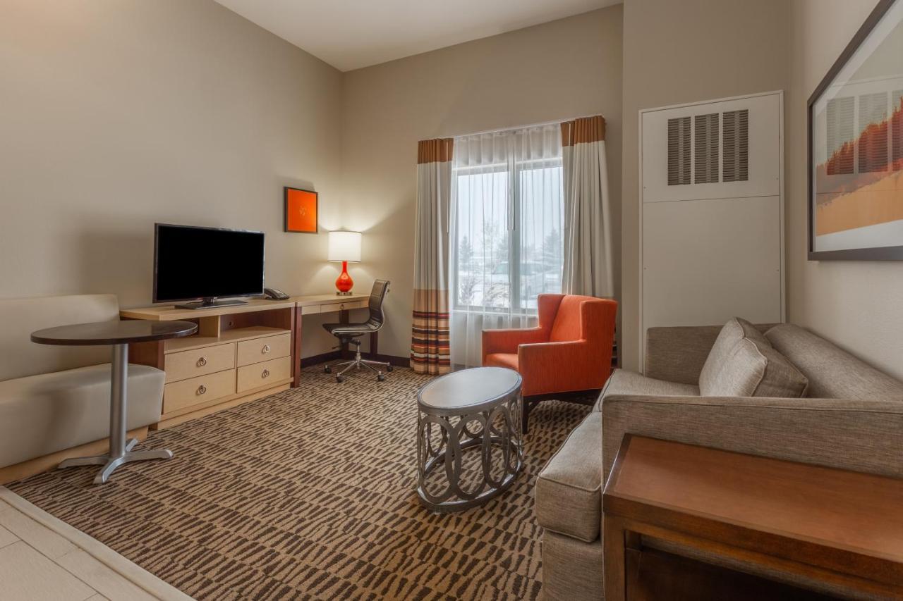 One Bedroom Suite with One Queen Bed