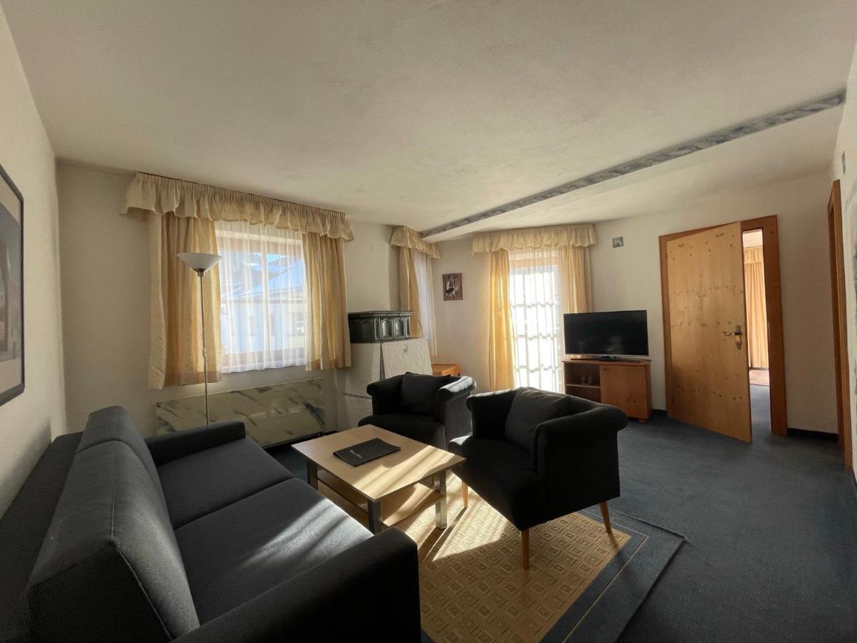 Family Room,1038130867:JPEG