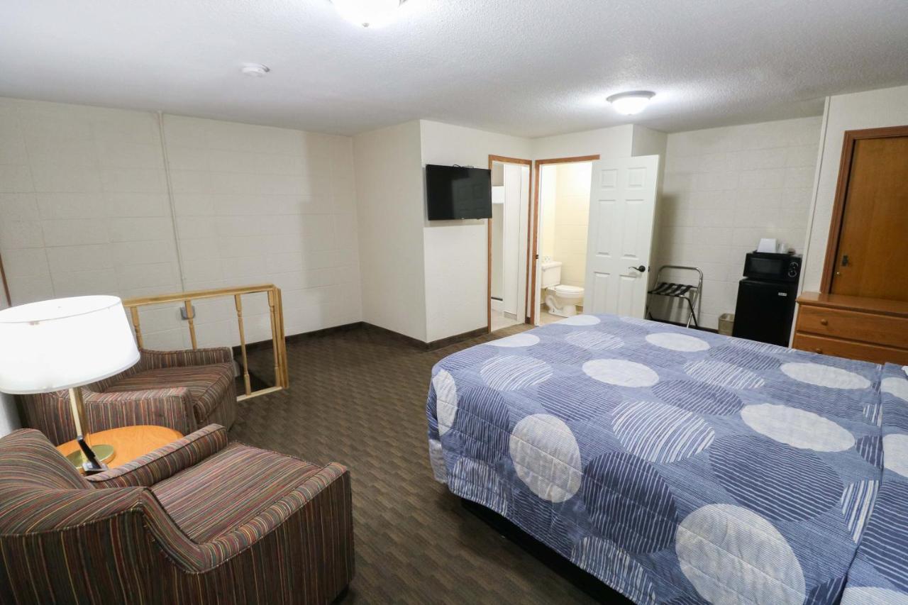 Deluxe Queen Suite