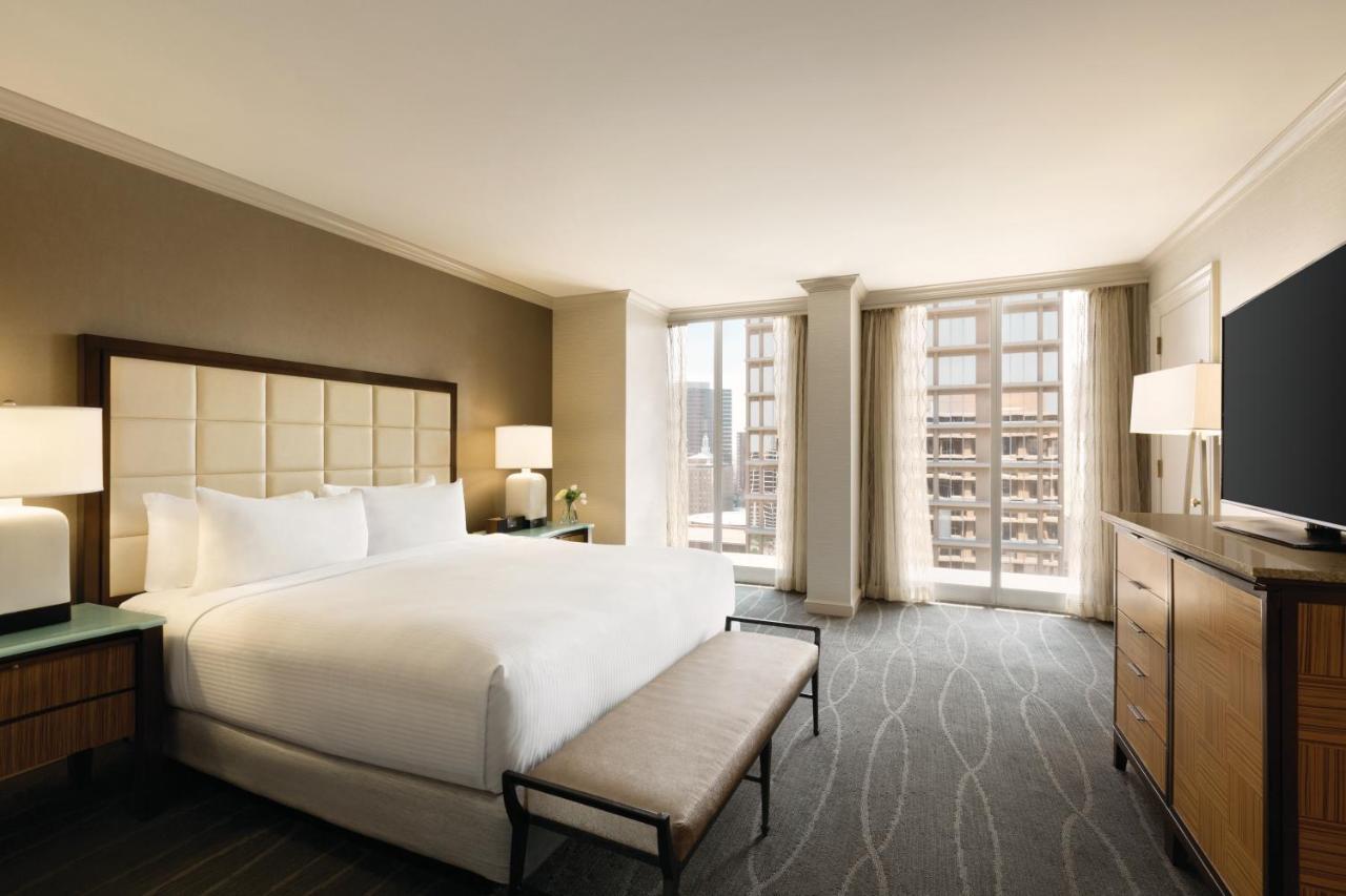Deluxe King Room with City View