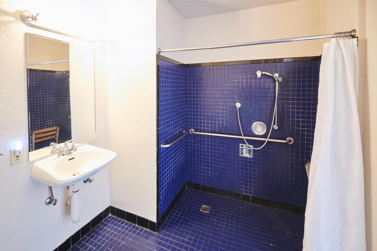 Chambre Lit King-Size - Accessible aux Personnes à Mobilité Réduite
