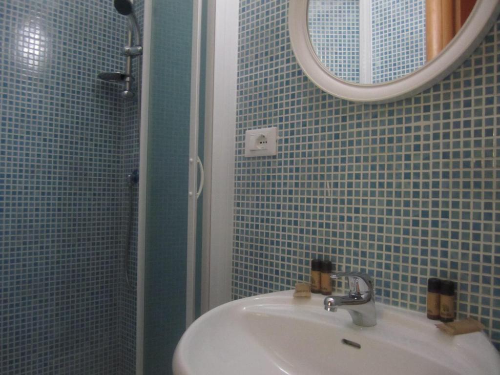 Camera Standard Matrimoniale/Doppia con Letti Singoli con Bagno Privato