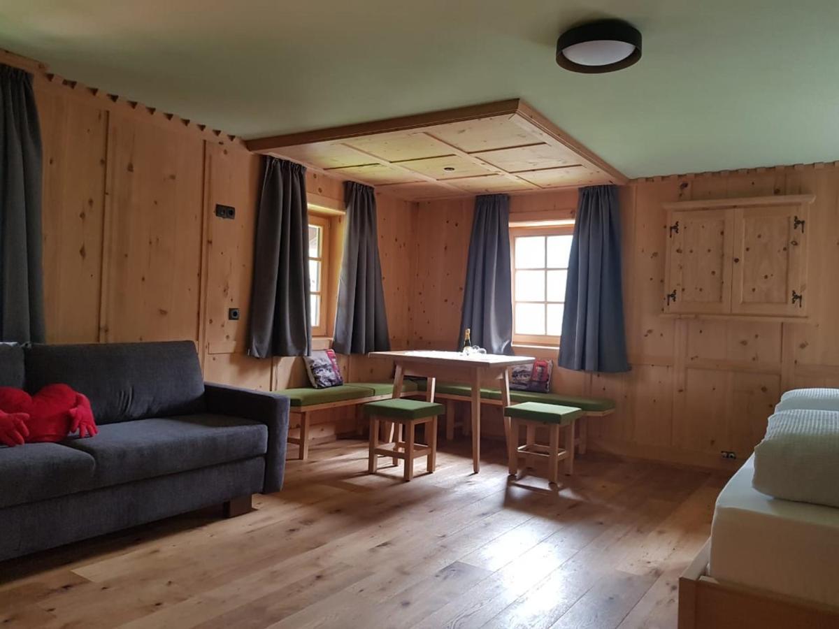 Dreibettzimmer mit Bergblick
