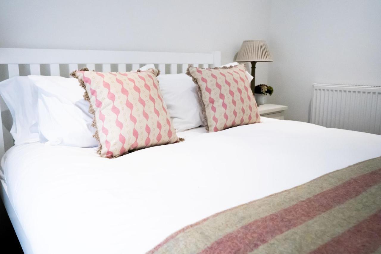 Two-Bedroom Apartment,1058384170:JPEG