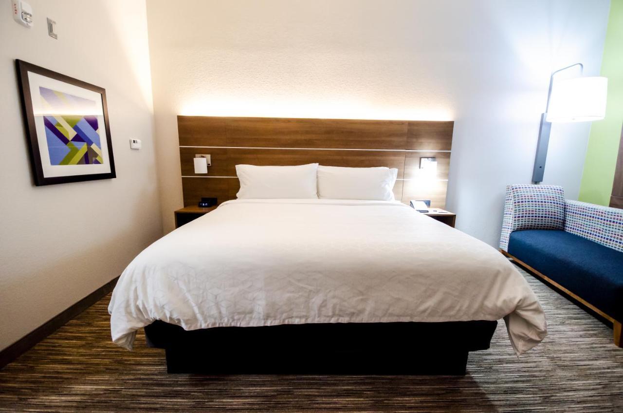 Standard King Room - Communications Accessible