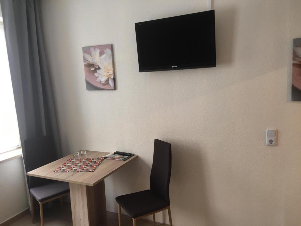 Doppel- oder Zweibettzimmer